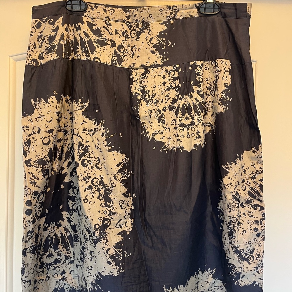 Elegant Black and Cream Women's Skirt